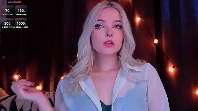 Snapshot of ShyniAlice chatting on 03/02/26, 04:25 ShyniAlice online show from 03/02/26, 04:25