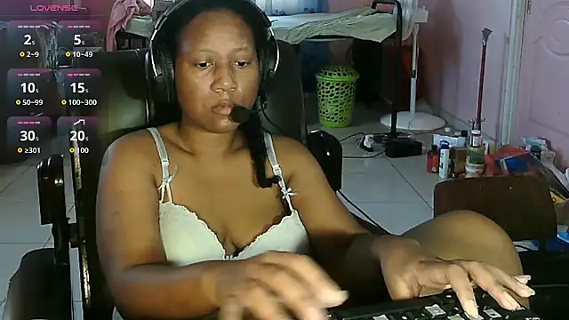 Snapshot of Eirondra_valeen chatting on 05/27/26, 11:07 Eirondra valeen online show from 05/27/26, 11:07
