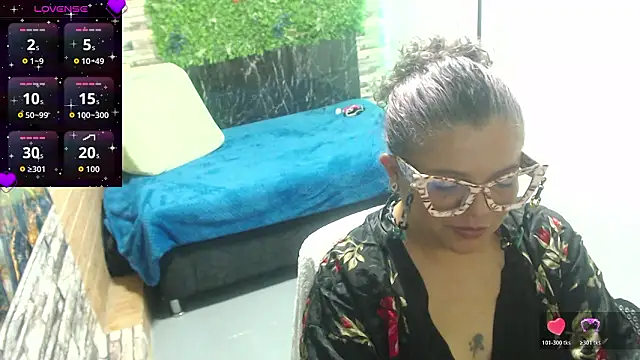 Snapshot of mia_pazzi chatting on 01/13/26, 08:58 mia pazzi online show from 01/13/26, 08:58