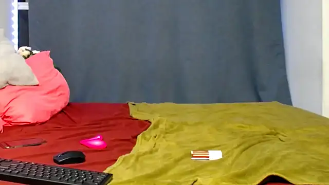 FifiBae1 online show from 04/21/26, 02:04