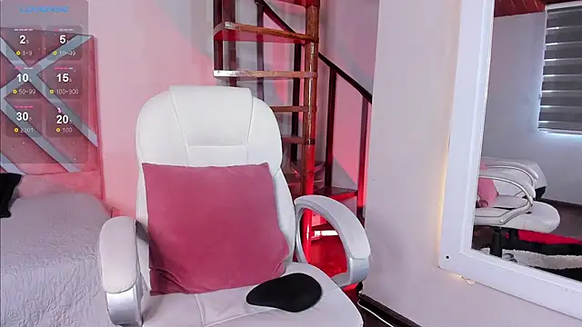 Lara reynolds  online show from 03/23/26, 01:59