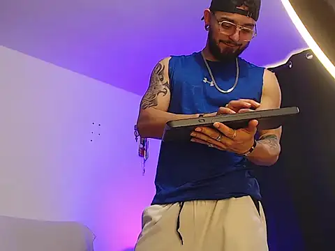 Snapshot of Axel_Stton chatting on 01/11/26, 02:00 Axel Stton online show from 01/11/26, 02:00