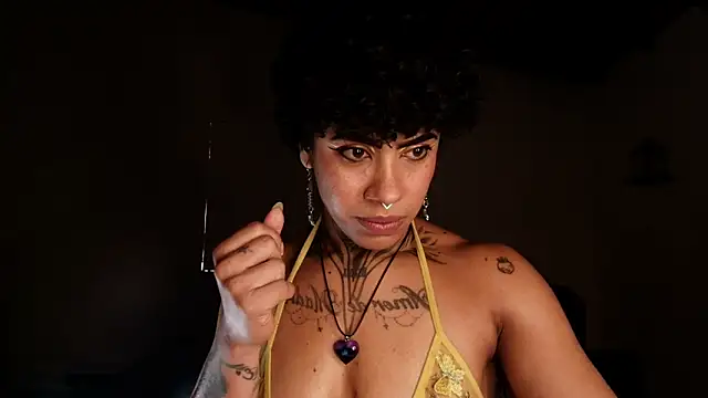 Canela Osada  online show from 02/03/26, 01:27