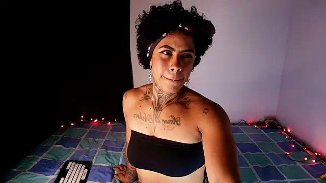 Canela Osada  online show from 04/19/26, 01:16