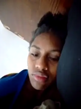 NicolVegaa online show from 04/18/26, 10:41