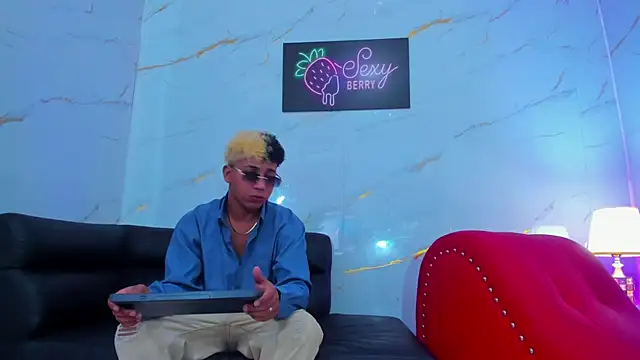 Roman cute online show from 01/15/26, 02:32