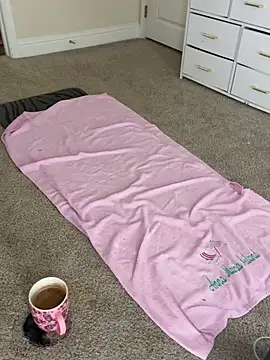 blondebunny999 999 online show from 04/18/26, 05:55