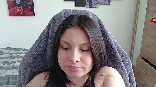 yessica gomez01 online show from 04/16/26, 09:39