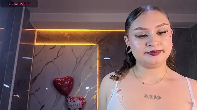 Clhoe b online show from 02/11/26, 08:25