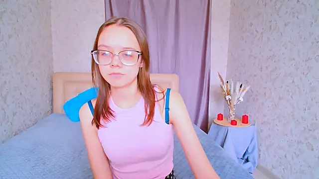 LolliStrawberry online show from 04/15/26, 08:21