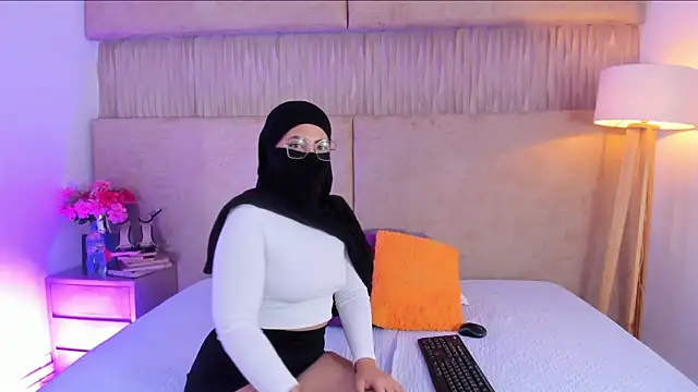 Snapshot of _Farahh_ chatting on 01/13/26, 11:48 Farahh online show from 01/13/26, 11:48