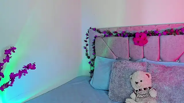 Snapshot of Britanny77 chatting on 03/03/26, 02:01 Britanny77 online show from 03/03/26, 02:01