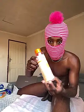 Snapshot of HotTwink_ZAR chatting on 02/20/26, 06:48 HotTwink ZAR online show from 02/20/26, 06:48