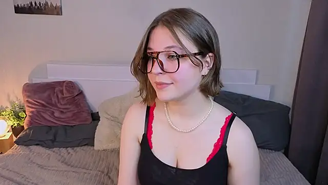 Snapshot of Next2Marie chatting on 05/06/26, 06:19 Next2Marie online show from 05/06/26, 06:19