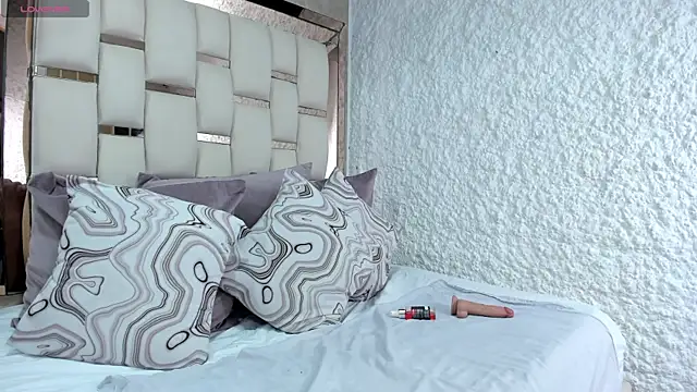 Snapshot of charolnox chatting on 03/01/26, 01:35 charolnox online show from 03/01/26, 01:35