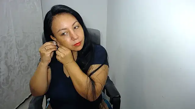 soyElena46 online show from 04/29/26, 11:36