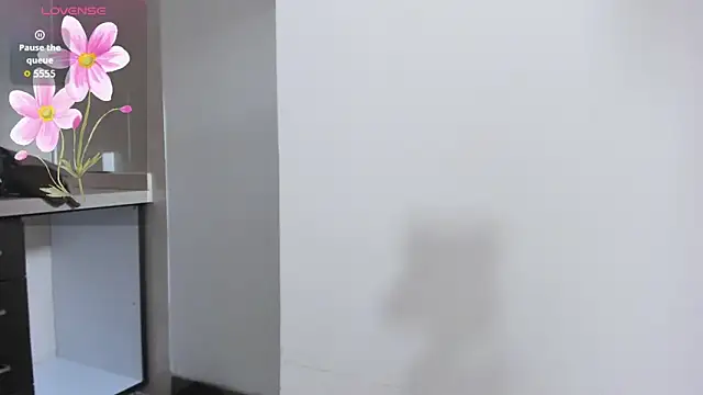 mia slora online show from 04/17/26, 12:19