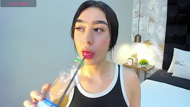 emily clarkk  online show from 03/04/26, 07:53