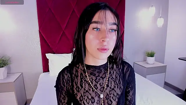 emily clarkk  online show from 04/08/26, 07:58