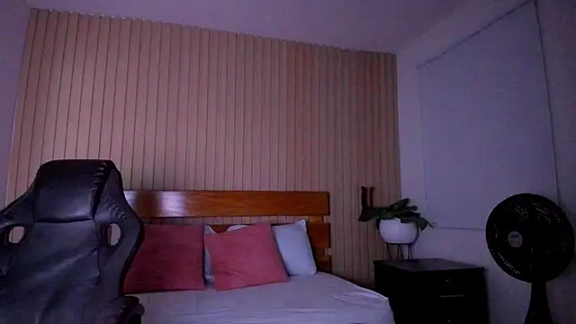 emma hiltonn  online show from 03/12/26, 02:50