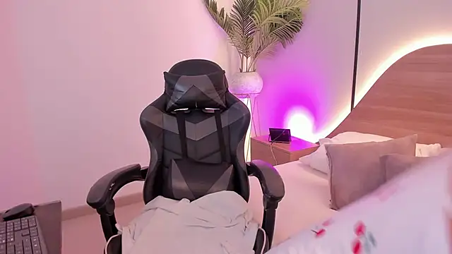 cataleya castle online show from 02/25/26, 12:15