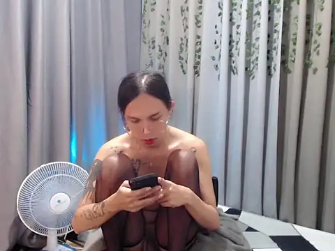 Snapshot of LOVELYMAYUMIE chatting on 12/14/24, 06:09 LOVELYMAYUMIE online show from 12/14/24, 06:09