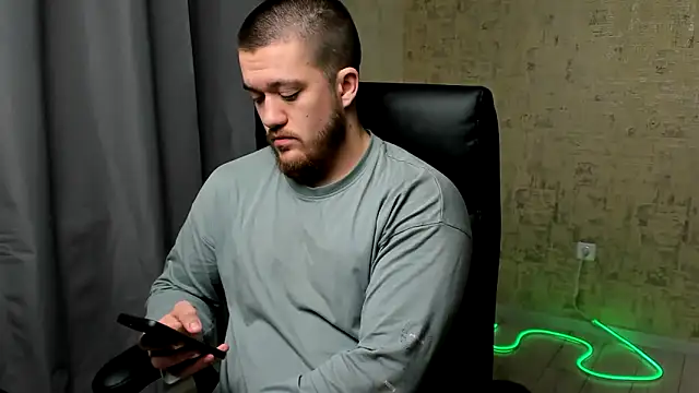 Snapshot of Well_boy chatting on 01/15/26, 06:07 Well boy online show from 01/15/26, 06:07