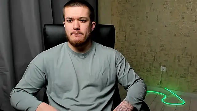 Snapshot of Well_boy chatting on 01/18/26, 01:04 Well boy online show from 01/18/26, 01:04