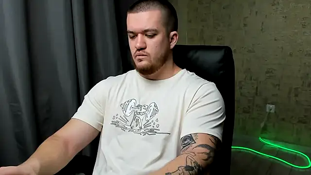 Snapshot of Well_boy chatting on 02/13/26, 08:05 Well boy online show from 02/13/26, 08:05