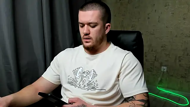 Snapshot of Well_boy chatting on 02/14/26, 06:59 Well boy online show from 02/14/26, 06:59