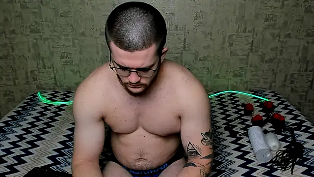 Snapshot of Well_boy chatting on 02/18/26, 06:15 Well boy online show from 02/18/26, 06:15