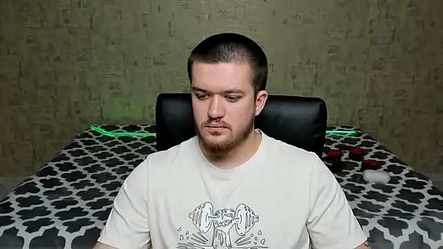 Snapshot of Well_boy chatting on 03/31/26, 05:46 Well boy online show from 03/31/26, 05:46