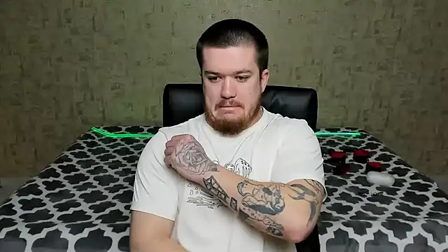 Snapshot of Well_boy chatting on 04/04/26, 04:22 Well boy online show from 04/04/26, 04:22