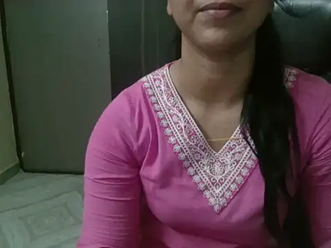 Snapshot of Adaa7 chatting on 05/28/26, 04:04 Adaa7 online show from 05/28/26, 04:04
