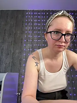 coy girl  online show from 03/25/26, 12:22