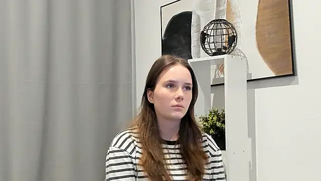 GenevieNyreen online show from 01/15/26, 07:13