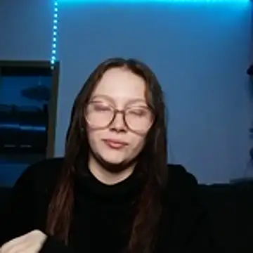 YoungLisaa18 online show from 01/19/26, 04:00