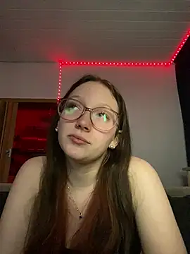 YoungLisaa18 online show from 03/03/26, 07:42