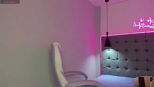 scarletcherry18 online show from 02/10/26, 03:21