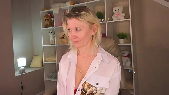 Julie Lucas online show from 03/02/26, 05:08