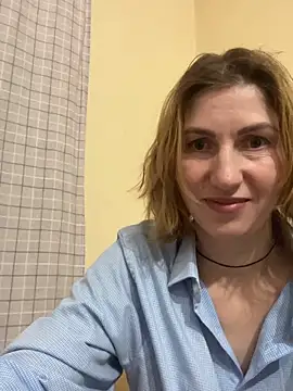 Snapshot of _Crystal_2 chatting on 02/04/26, 09:20 Crystal 2 online show from 02/04/26, 09:20