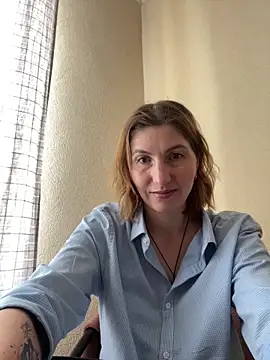 Snapshot of _Crystal_2 chatting on 02/05/26, 09:25 Crystal 2 online show from 02/05/26, 09:25