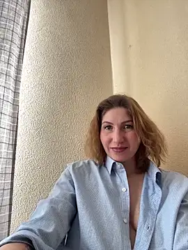 Snapshot of _Crystal_2 chatting on 02/10/26, 09:35 Crystal 2 online show from 02/10/26, 09:35