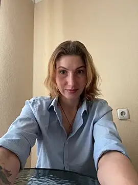 Snapshot of _Crystal_2 chatting on 02/19/26, 01:40 Crystal 2 online show from 02/19/26, 01:40