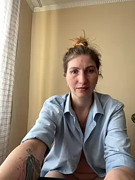 Snapshot of _Crystal_2 chatting on 02/22/26, 01:20 Crystal 2 online show from 02/22/26, 01:20