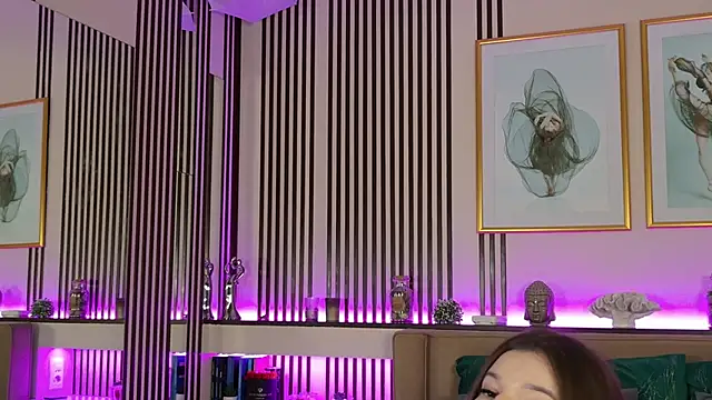 EmilyWess online show from 02/09/26, 08:13