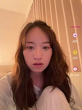 Snapshot of wenwenyaa chatting on 06/17/26, 02:18 wenwenyaa online show from 06/17/26, 02:18