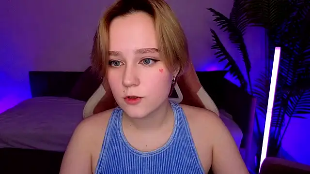 Snapshot of Ellie_Heavenly chatting on 02/12/26, 08:20 Ellie Heavenly online show from 02/12/26, 08:20