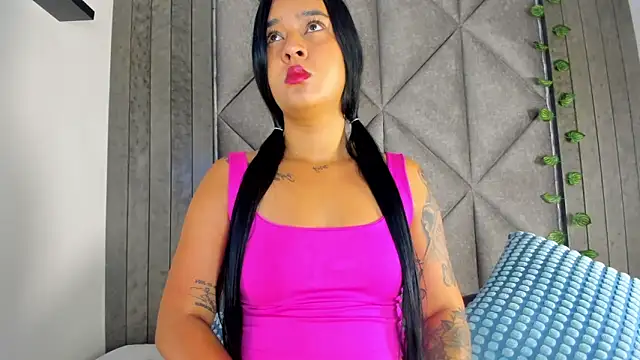 ChloeeMiller   online show from 02/13/26, 11:39