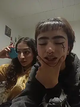 AlexxaAndRileyy online show from 04/21/26, 02:51